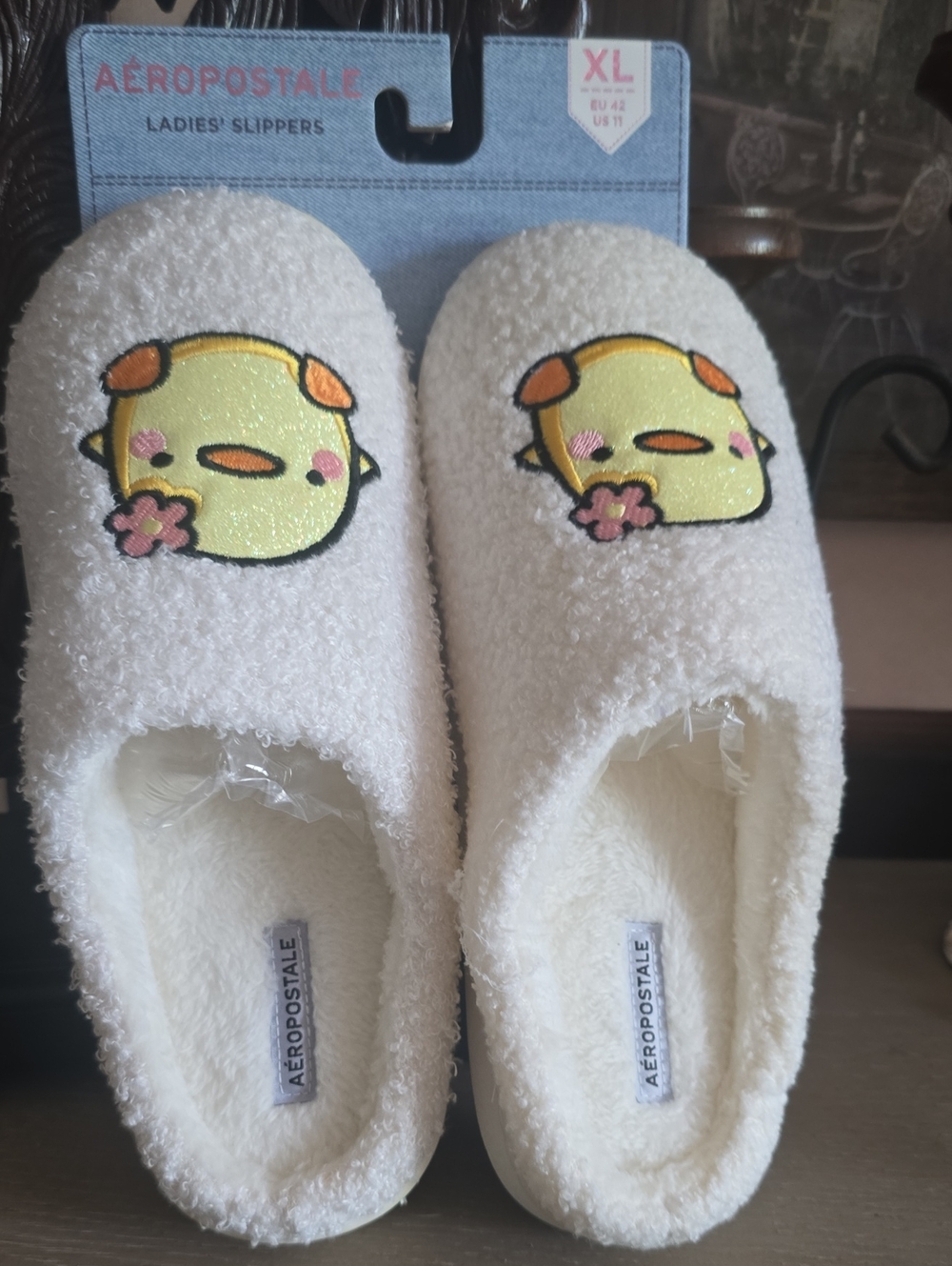 Aeropostale Cream Women Fuzzy Slippers with Yellow Chick and Pink Flower